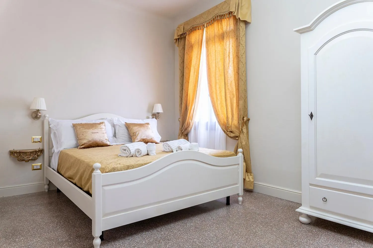 Palazzo Titti Rialto Suites Venice 0*,  Italy